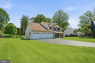 4317 Trophy, Upper Chichester, PA 19061 - Photo 3