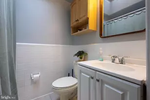 2227 S Harwood Ave, Upper Darby, PA 19082 - Photo 11