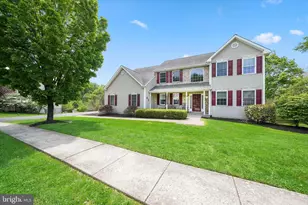 27 Twin Creeks Dr, Thornton, PA 19373 - Photo 1