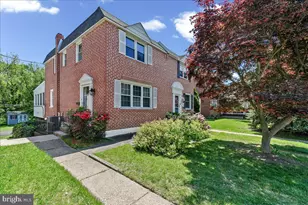 302 Lakeview Dr, Ridley Park, PA 19078 - Photo 1
