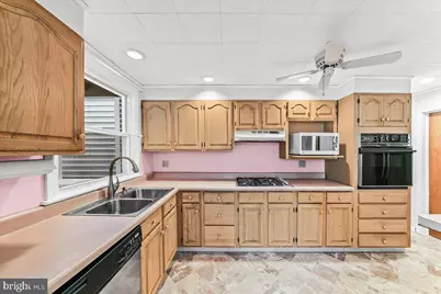 302 Lakeview Drive, Ridley Park, PA 19078 - Photo 11