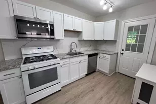 910 E 20th St, Chester, PA 19013 - Photo 11