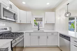 102 E Oak Ln, Glenolden, PA 19036 - Photo 13