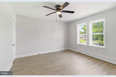 102 E Oak Lane, Glenolden, PA 19036 - Photo 23