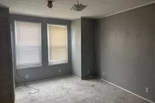 1115 E 11th St, Crum Lynne, PA 19022 - Photo 9