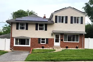 2928 Larkspur Ln, Secane, PA 19018 - Photo 1