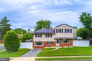 2928 Larkspur Ln, Secane, PA 19018 - Photo 1