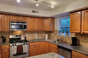 2928 Larkspur Ln, Secane, PA 19018 - Photo 5