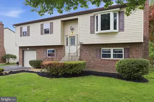 2206 Briarcliff Ave, Upper Chichester, PA 19061 - Photo 3