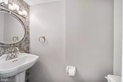 607 Saint Anthony Lane, Upper Darby, PA 19082 - Photo 9