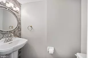 607 St Anthony Ln, Upper Darby, PA 19082 - Photo 9
