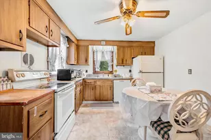 546 Arlington Ave, Folsom, PA 19033 - Photo 9