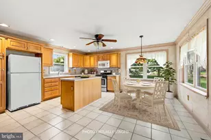 2916 Larkspur Ln, Secane, PA 19018 - Photo 5