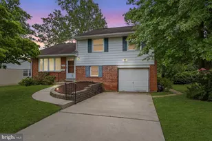 2916 Larkspur Ln, Secane, PA 19018 - Photo 1