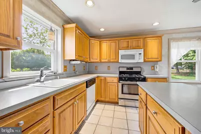 2916 Larkspur Lane, Secane, PA 19018 - Photo 9