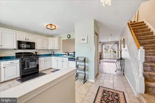 552 Heather Ln, Upper Chichester, PA 19014 - Photo 3
