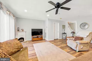 552 Heather Ln, Upper Chichester, PA 19014 - Photo 9