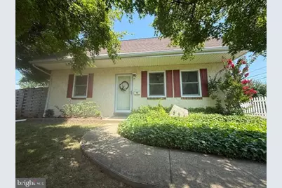 331 E Woodlyn Circle, Woodlyn, PA 19094 - Photo 1