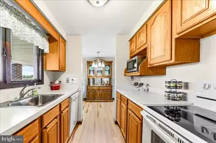 798 Capri Cir, Upper Chichester, PA 19061 - Photo 9