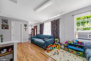 227 S Fairview Ave, Upper Darby, PA 19082 - Photo 5