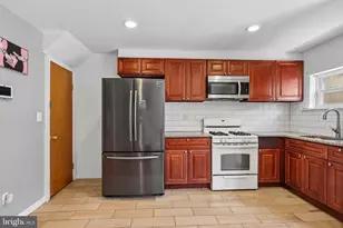 7046 Clover Ln, Upper Darby, PA 19082 - Photo 9