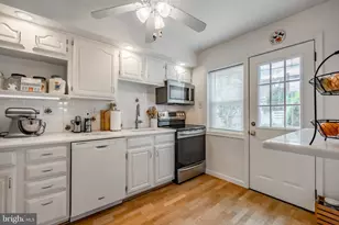 213 Oxford Hill Ln, Havertown, PA 19083 - Photo 15