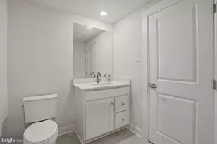 411 W Ponds Edge Dr, Media, PA 19063 - Photo 29