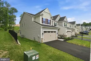 411 W Ponds Edge Dr, Media, PA 19063 - Photo 3