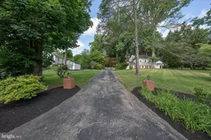 302 Earles Ln, Newtown Square, PA 19073 - Photo 5