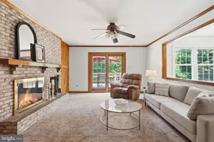 2437 W Colonial Dr, Upper Chichester, PA 19061 - Photo 25