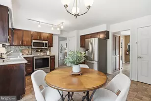 2437 W Colonial Dr, Upper Chichester, PA 19061 - Photo 21