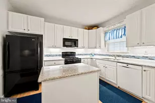 17 Brentwood Rd, Boothwyn, PA 19061 - Photo 9