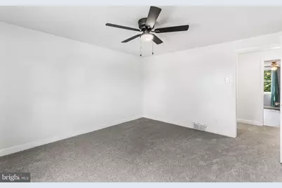 390 Glen Cove, Collingdale, PA 19023 - Photo 15
