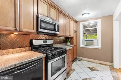 390 Glen Cove, Collingdale, PA 19023 - Photo 9
