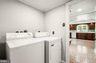 233 S Fairview Ave, Upper Darby, PA 19082 - Photo 23