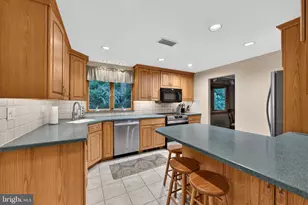 37 N Longpoint Ln, Rose Valley, PA 19063 - Photo 9