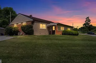 2220 Baldwin Run Dr, Aston, PA 19014 - Photo 1