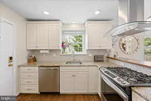 4 Lowrys Ln, Bryn Mawr, PA 19010 - Photo 17