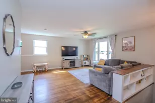 697 Cherry Tree Rd, Upper Chichester, PA 19014 - Photo 5