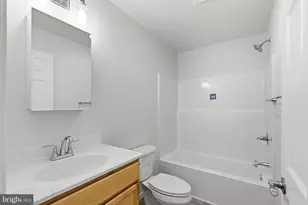 12 Market Ln, Marcus Hook, PA 19061 - Photo 9