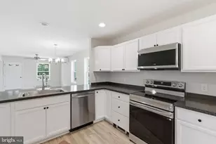 12 Market Ln, Marcus Hook, PA 19061 - Photo 7