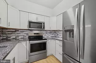 239 E Chelsea Cir, Newtown Square, PA 19073 - Photo 9