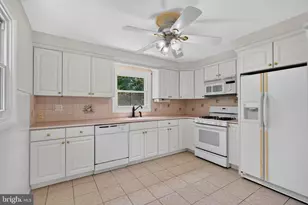 1107 Evergreen Ave, Folsom, PA 19033 - Photo 7