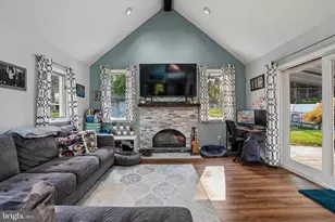 18 N Malin Rd, Broomall, PA 19008 - Photo 11