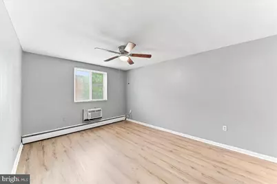 100 E Glenolden Ave Avenue #D-9, Glenolden, PA 19036 - Photo 19
