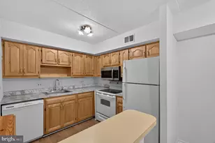 5200 Hilltop Dr, Brookhaven, PA 19015 - Photo 9