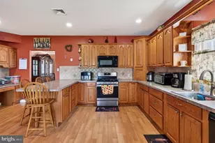 357 Swanage Dr, Broomall, PA 19008 - Photo 9