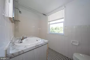 410 W Grays Ave, Glenolden, PA 19036 - Photo 31