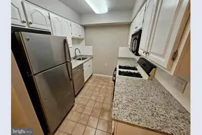 200 N Wayne Avenue #9, Wayne, PA 19087 - Photo 5