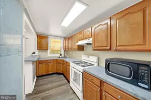 142 W 21st St, Chester, PA 19013 - Photo 11